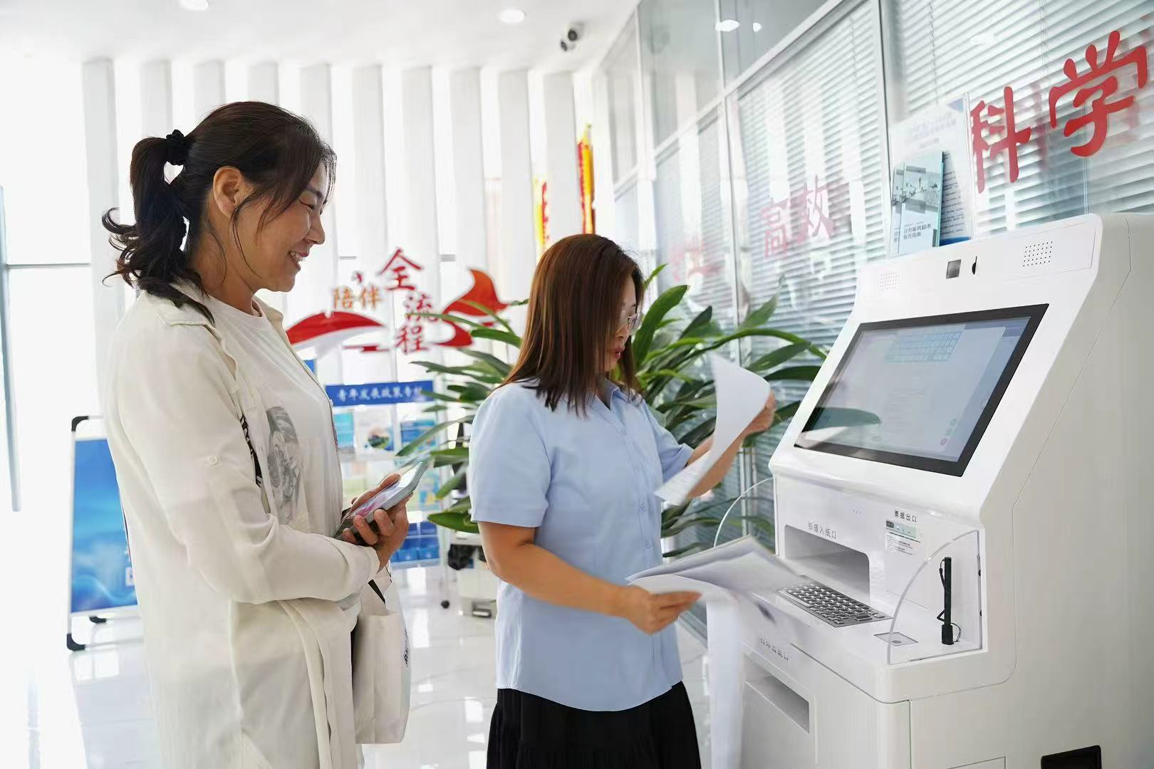 PG电子官网把“窗口”搬到“家门口”  阳泉矿区政务效劳解民忧(图2)